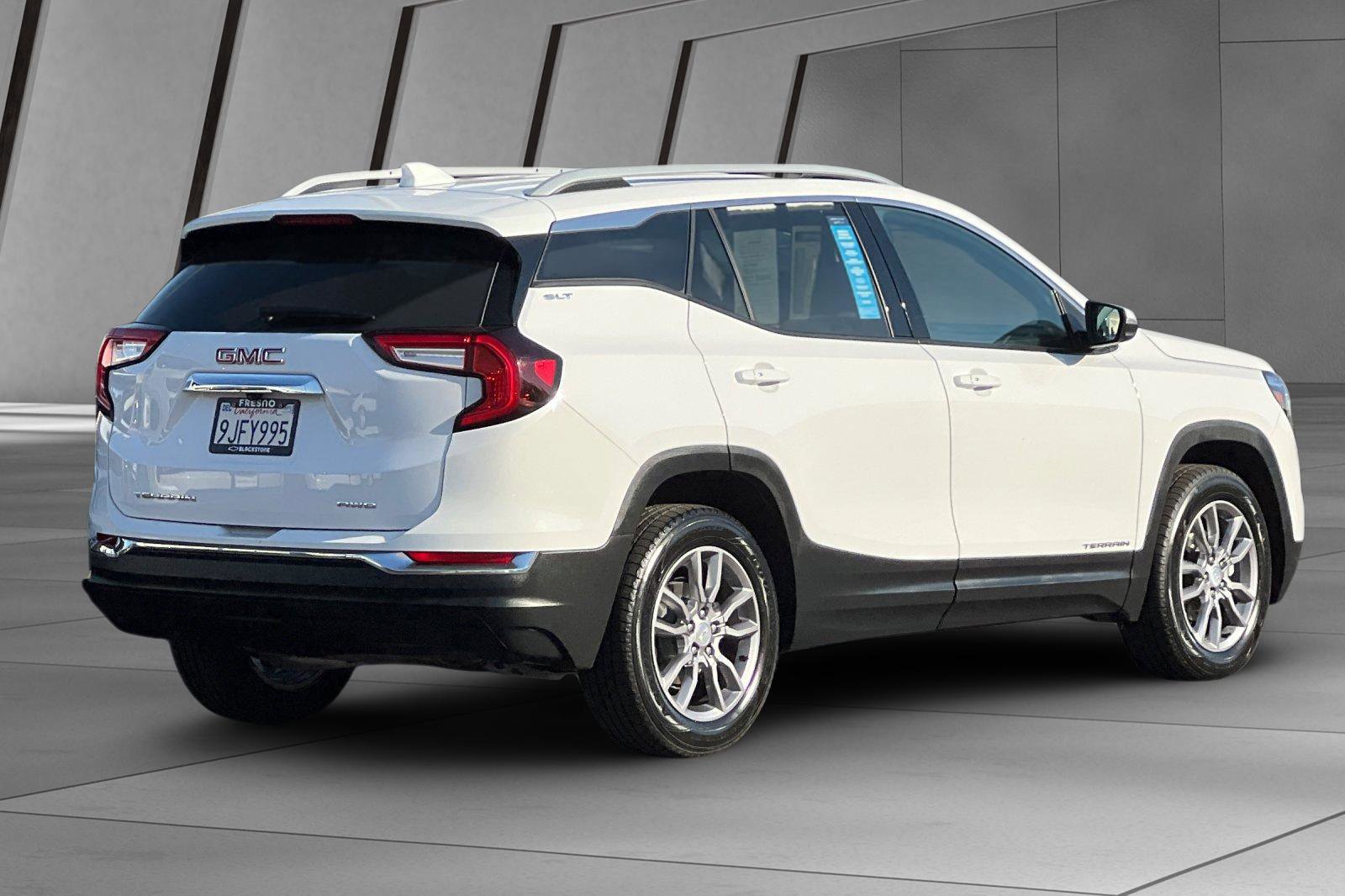 2024 Gmc Terrain SLT photo 3