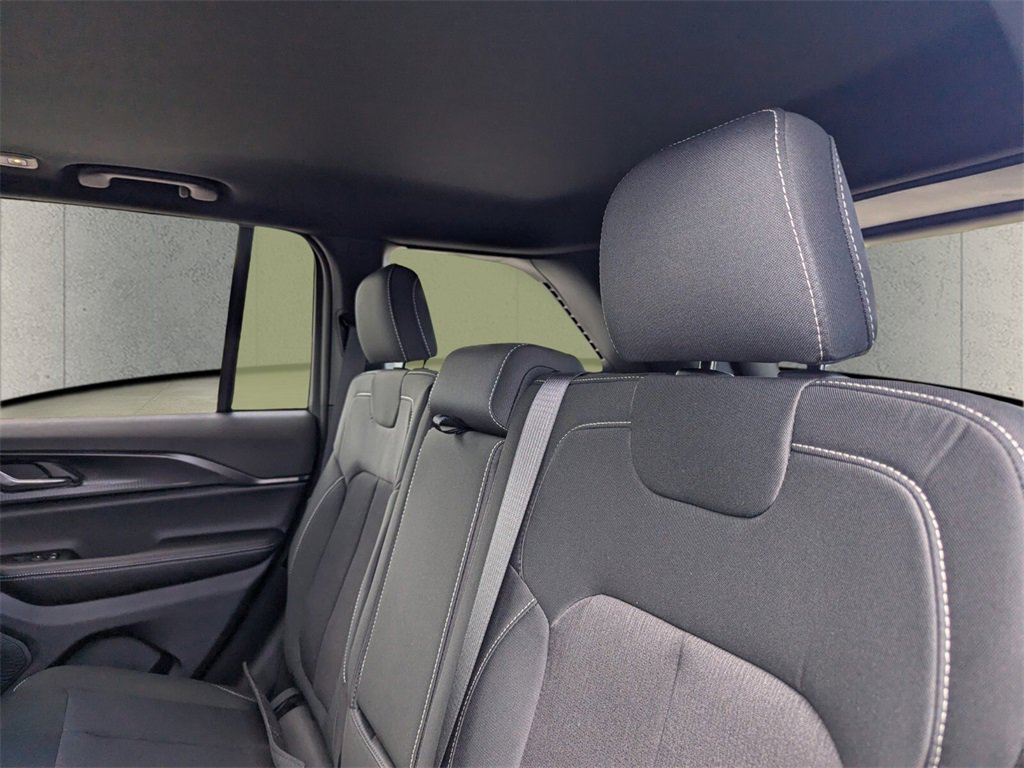 2025 Jeep Grand Cherokee Laredo X photo 7