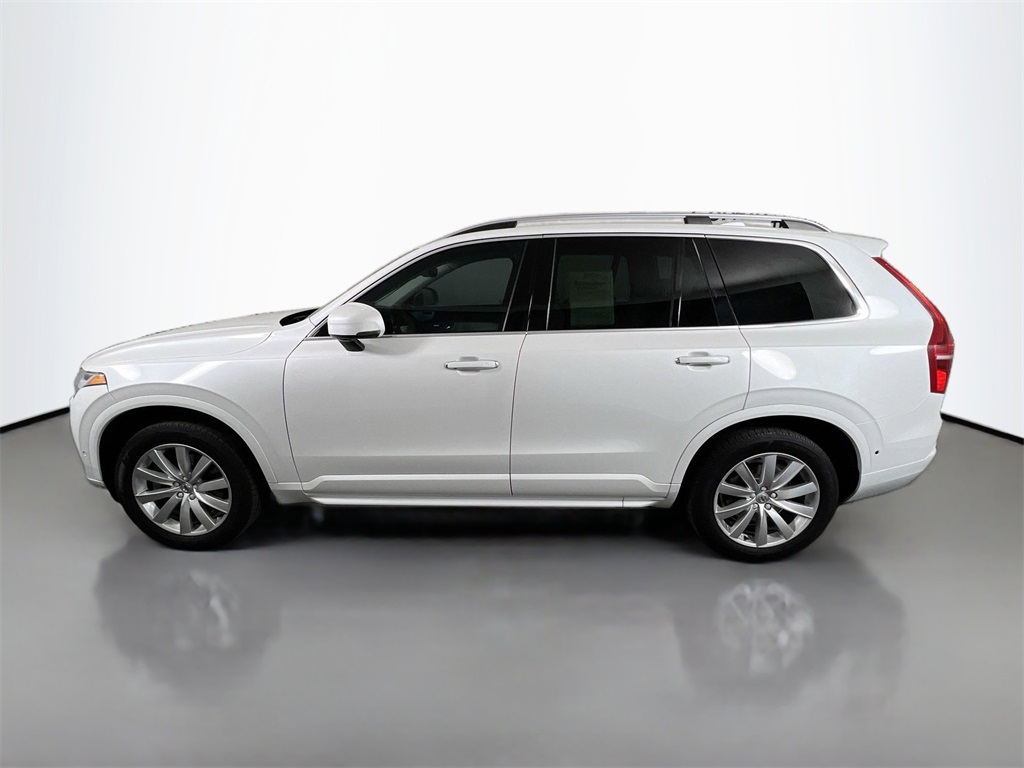 2016 Volvo XC90 T6 Momentum photo 4