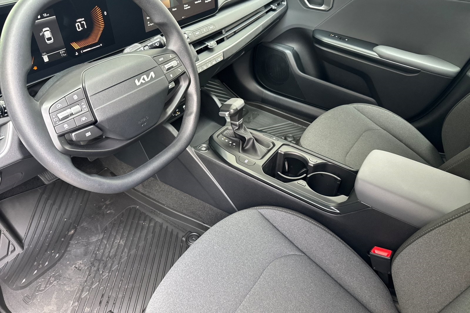 2025 Kia K4 LXS photo 3