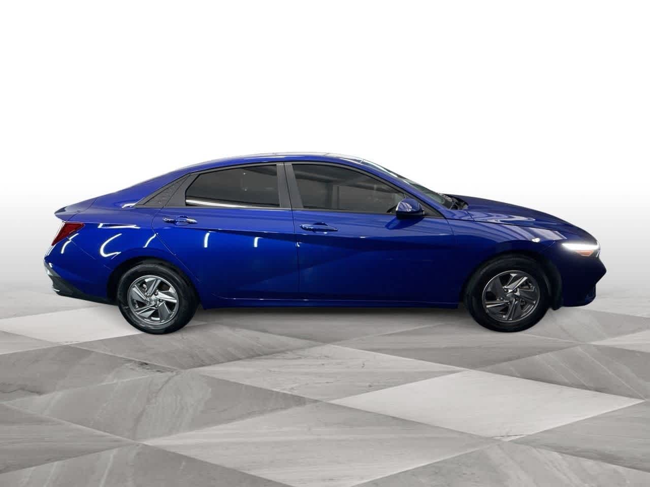 2024 Hyundai Elantra SE photo 8