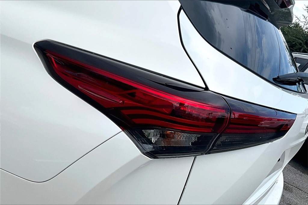 2020 Toyota Highlander XLE photo 21