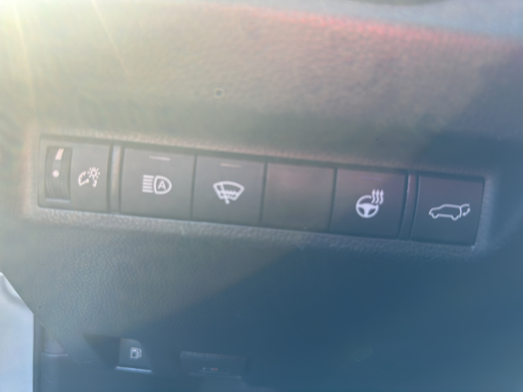 2021 Toyota RAV4 Hybrid XLE photo 13