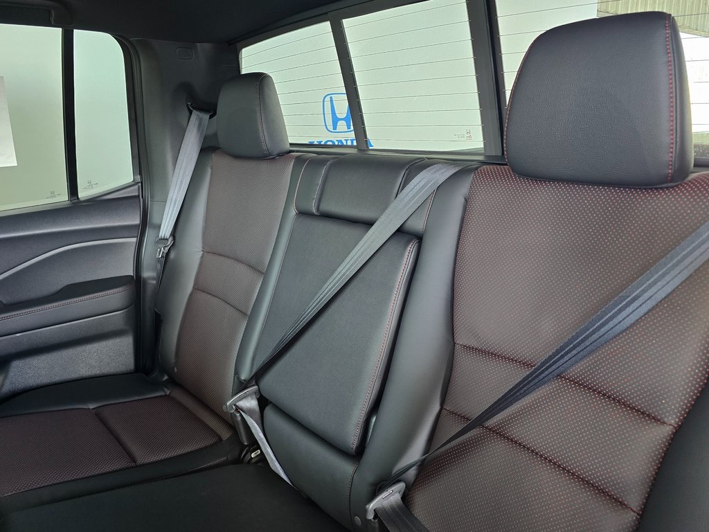 2025 Honda Ridgeline Black Edition photo 19