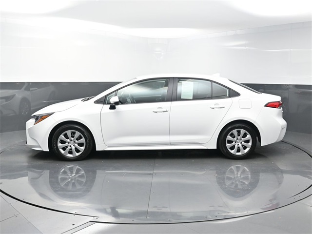 2025 Toyota Corolla LE photo 3