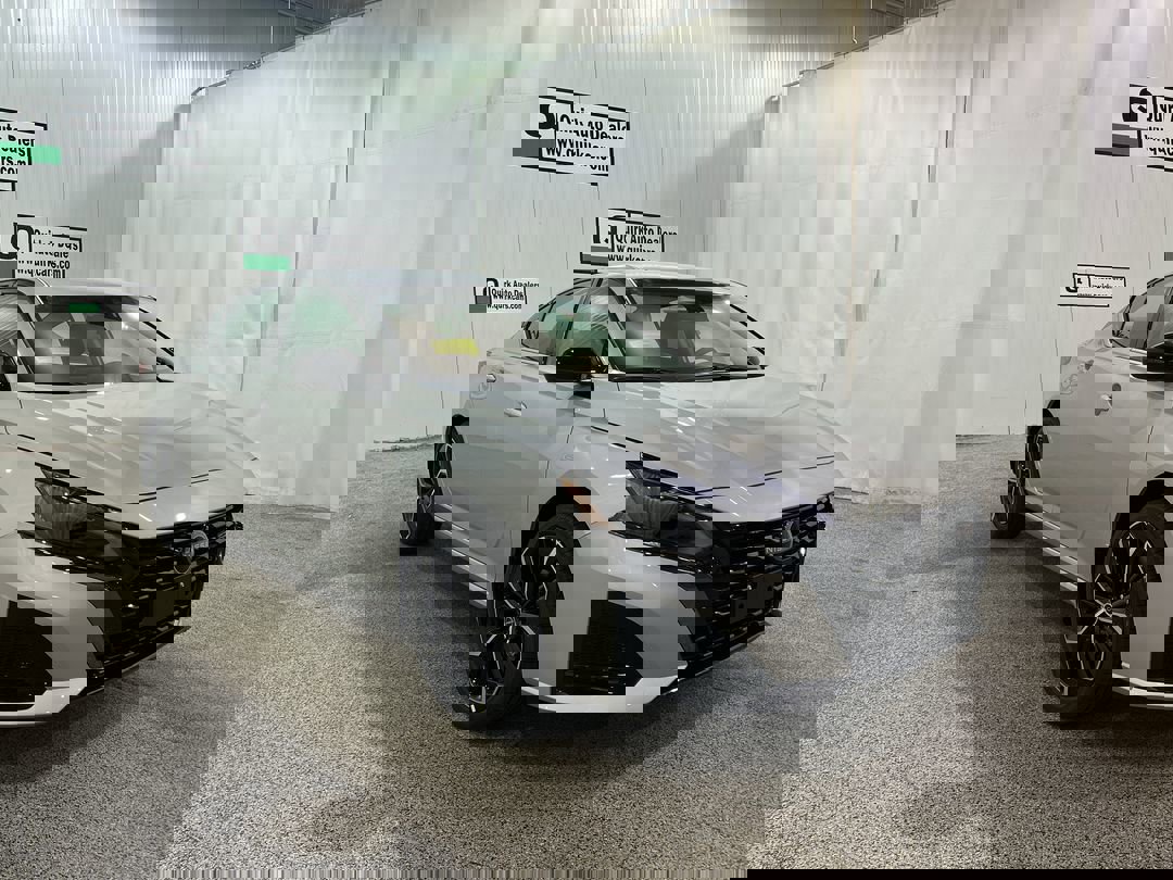 2025 Nissan Altima SR's photo