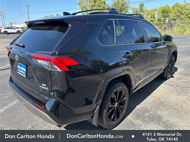 2022 Toyota RAV4 Hybrid SE photo 4