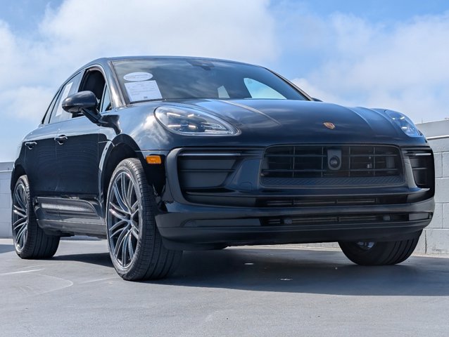 2023 Porsche Macan T photo 23