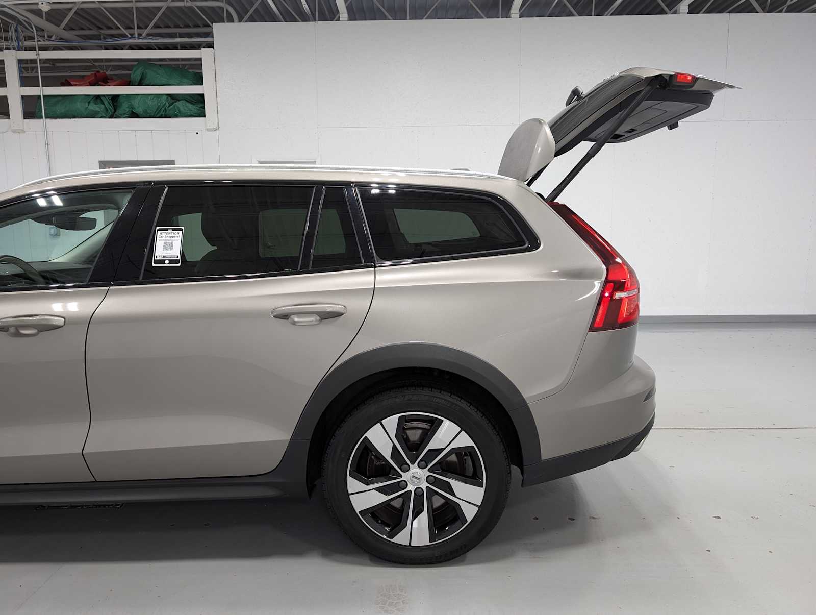2020 Volvo V60 Cross Country photo 10