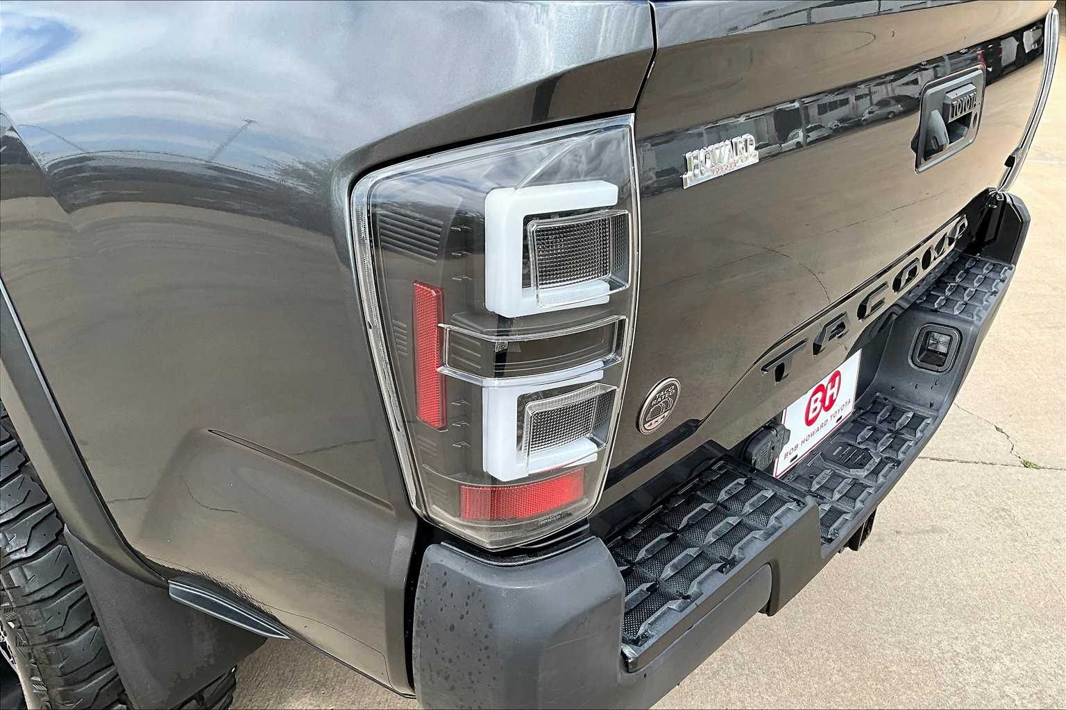 2020 Toyota Tacoma TRD photo 26