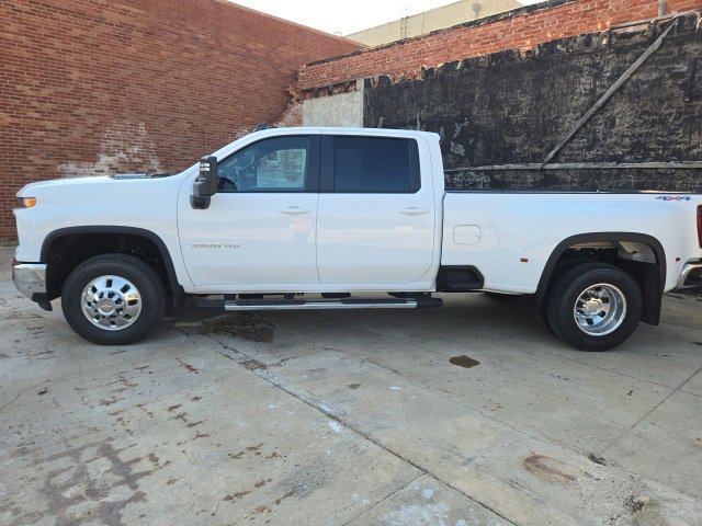 2025 Chevrolet Silverado 3500HD LT photo 3