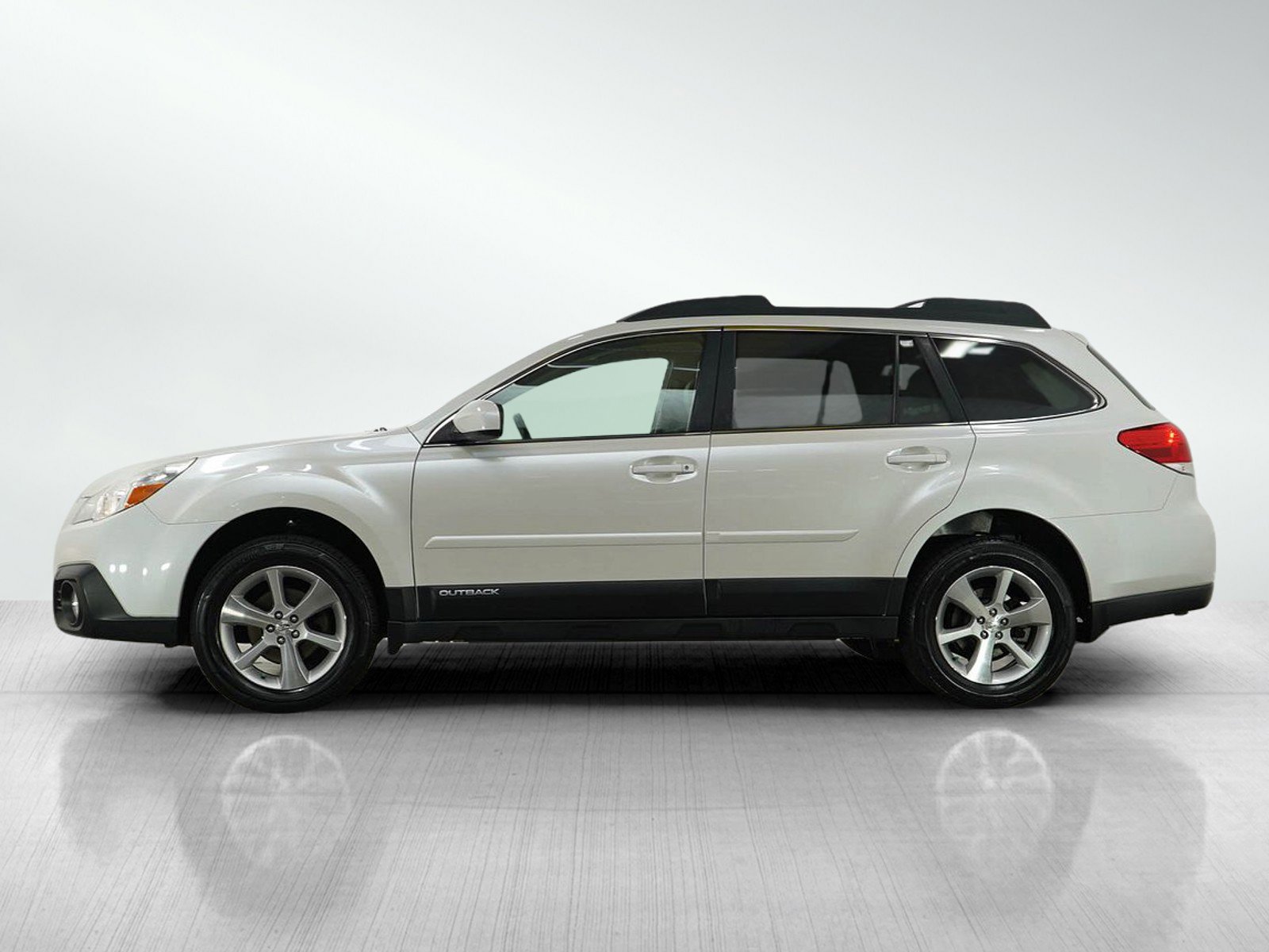 2014 Subaru Outback 2.5i photo 2