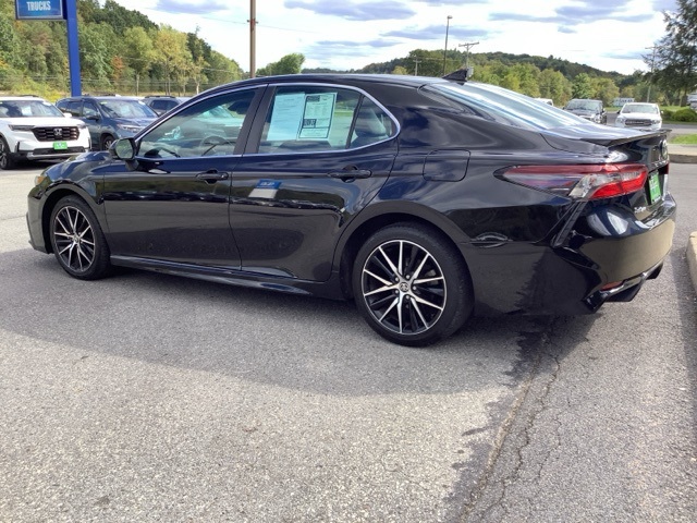 2022 Toyota Camry SE photo 3