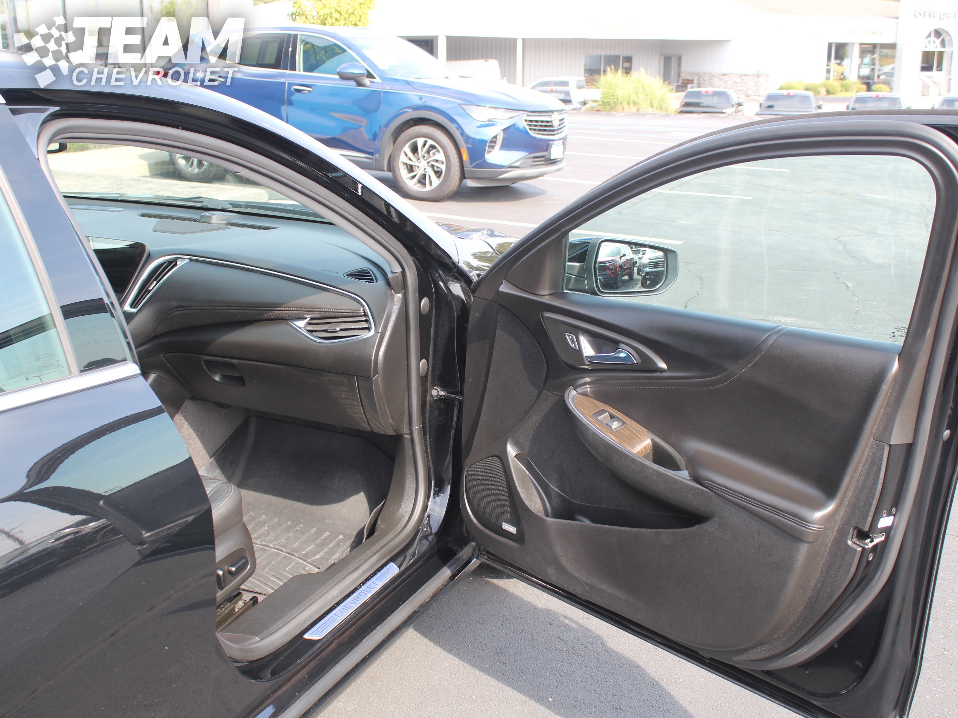 2022 Chevrolet Malibu Premier photo 25