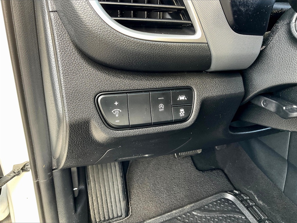 2023 Kia Seltos LX photo 23