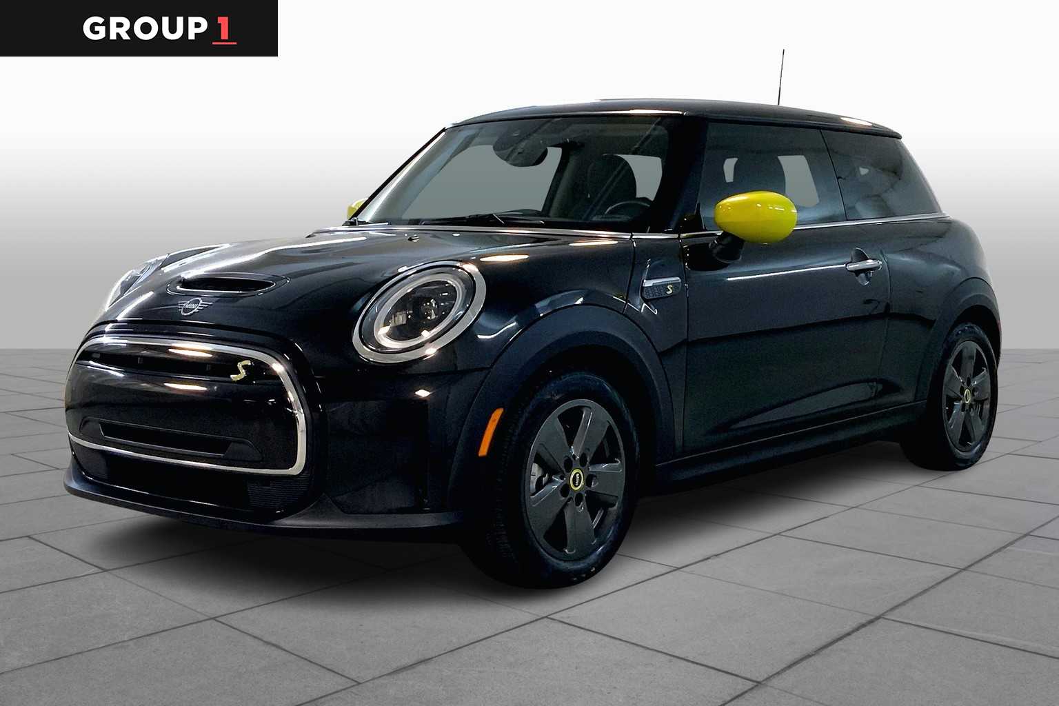 2024 MINI Hardtop 2 Door SE's photo