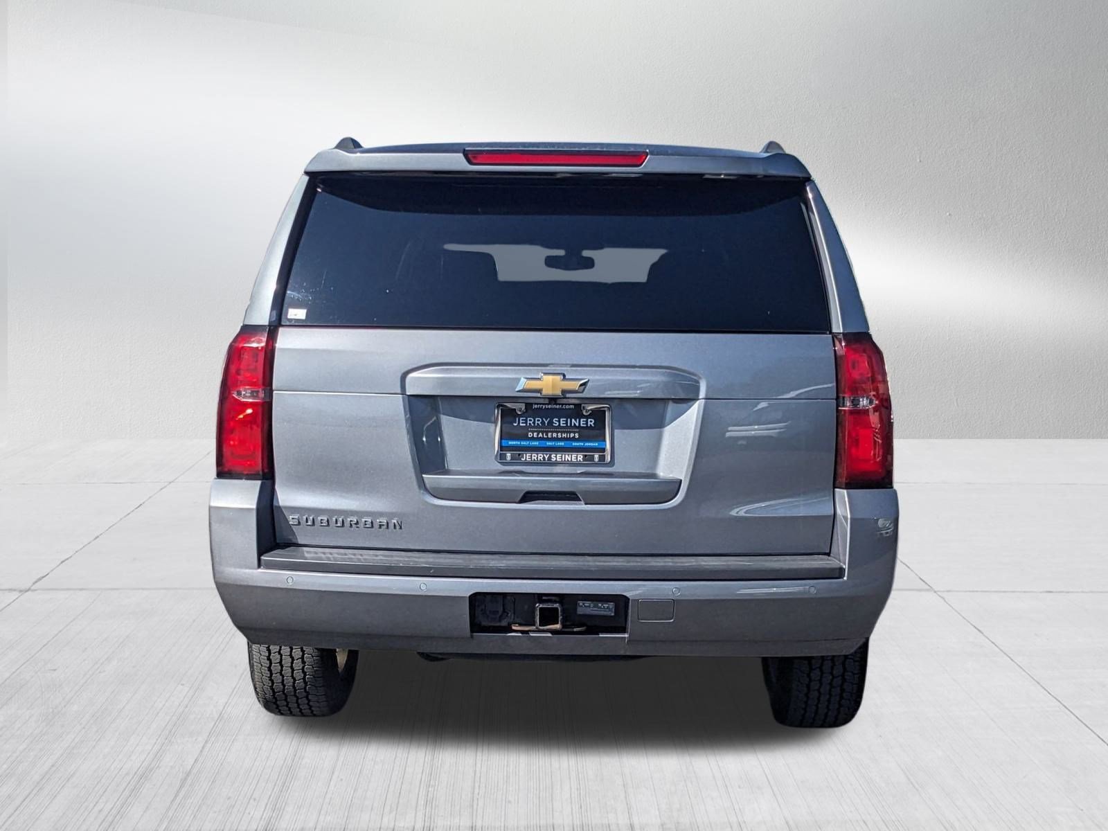 2018 Chevrolet Suburban LS photo 4
