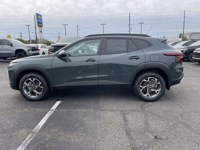 2025 Chevrolet Trax LT photo 4