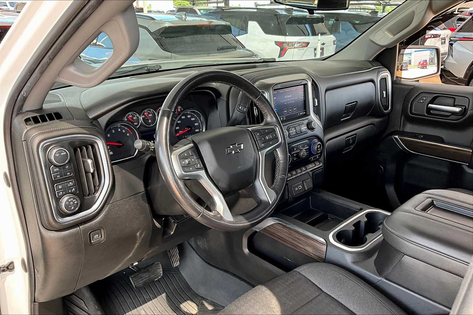 2022 Chevrolet Silverado 1500 RST photo 13
