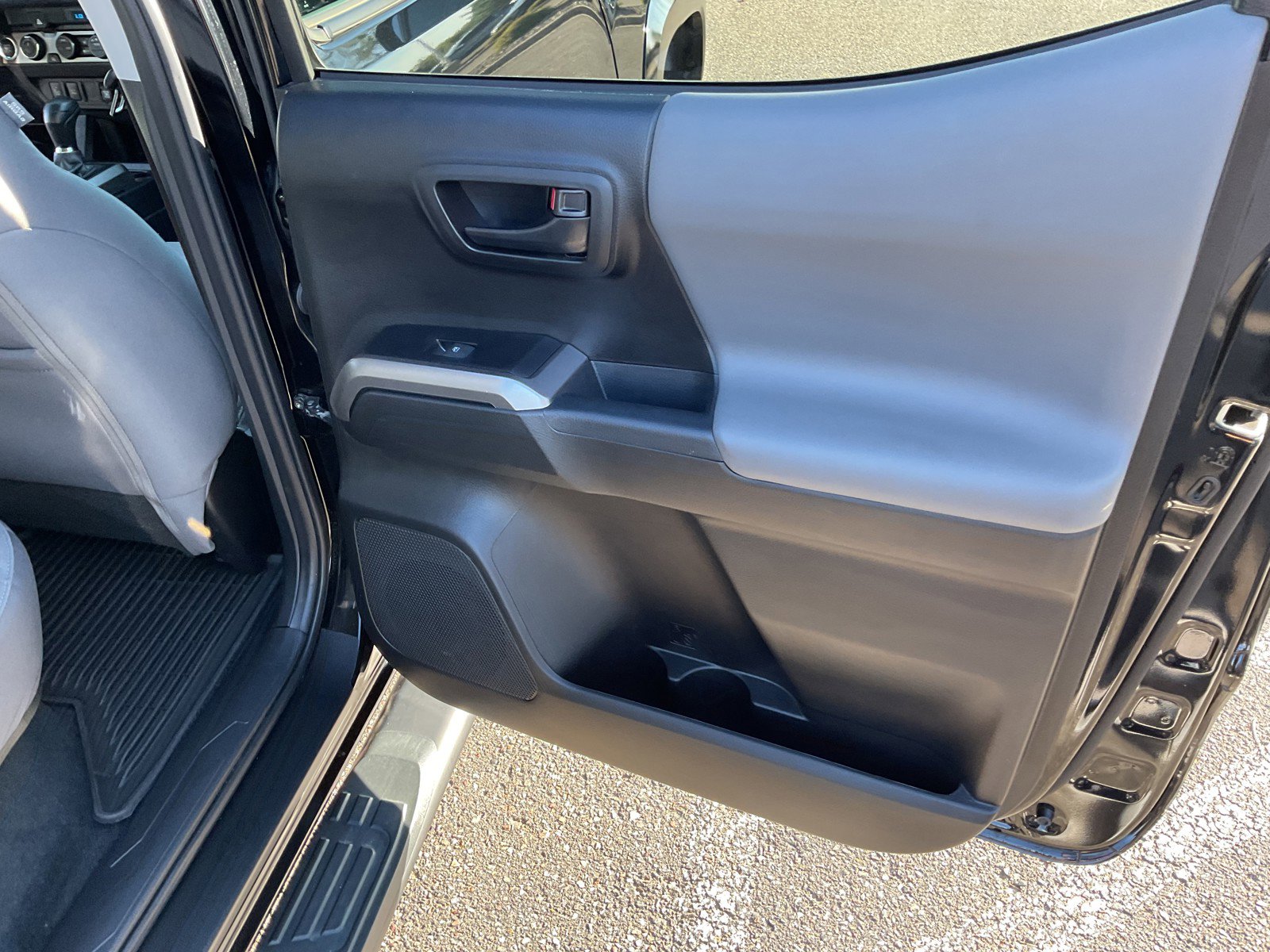 2023 Toyota Tacoma SR5 photo 24