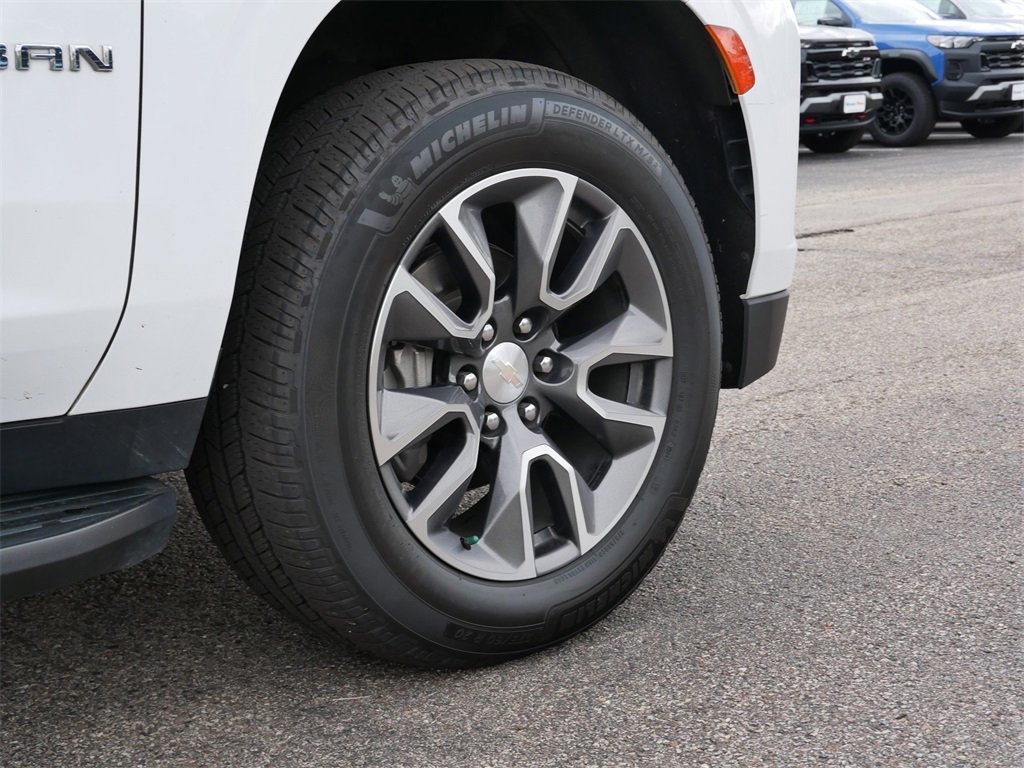 2021 Chevrolet Suburban LT photo 9