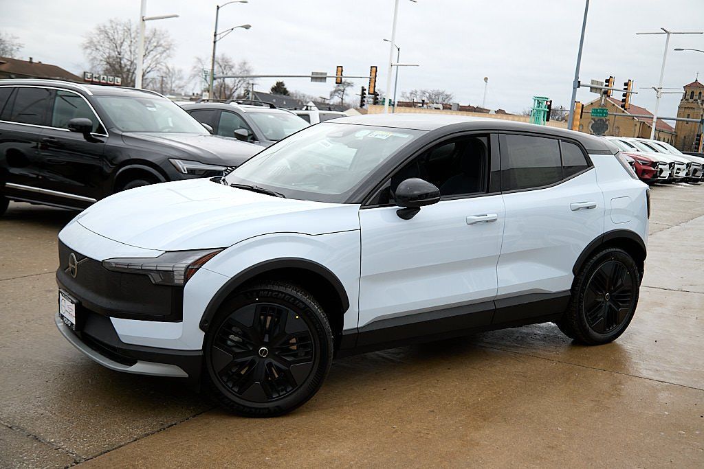 2026 VOLVO EX30 CC - Image 2