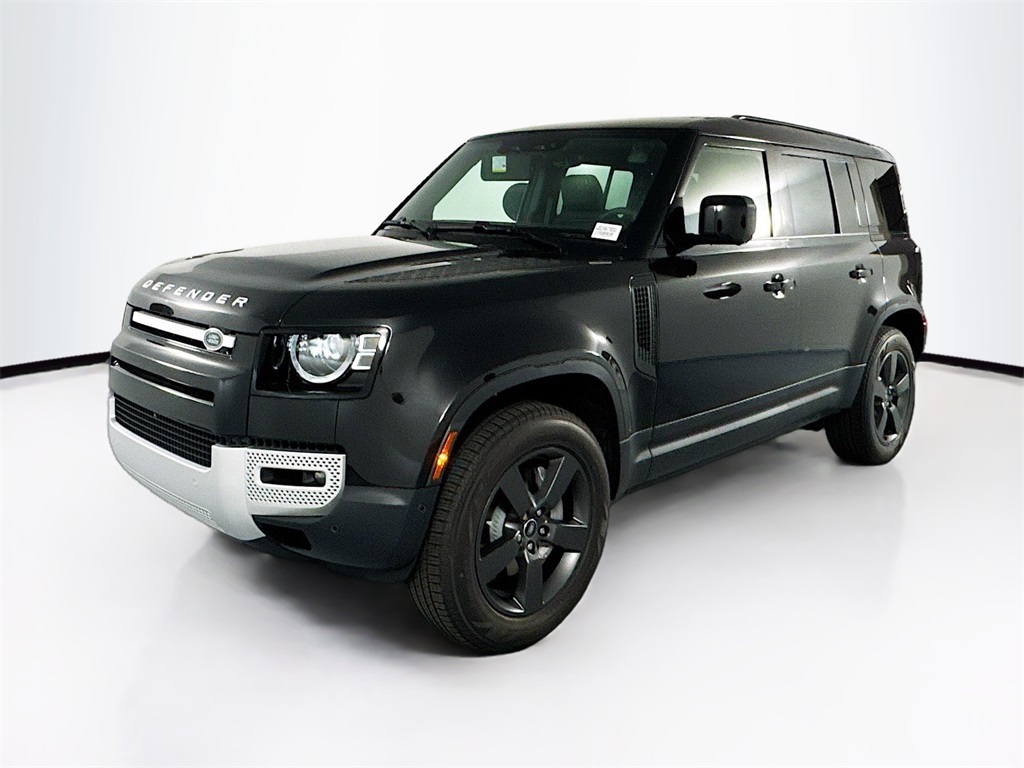 2025 Land Rover Defender S's photo