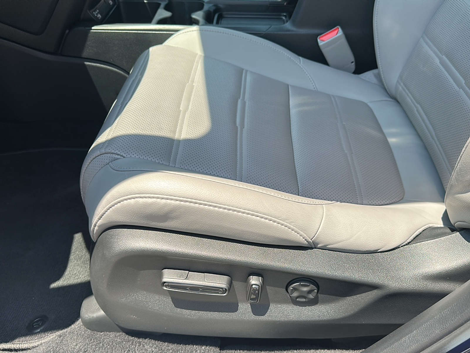 2020 Honda CR-V Hybrid EX-L photo 3