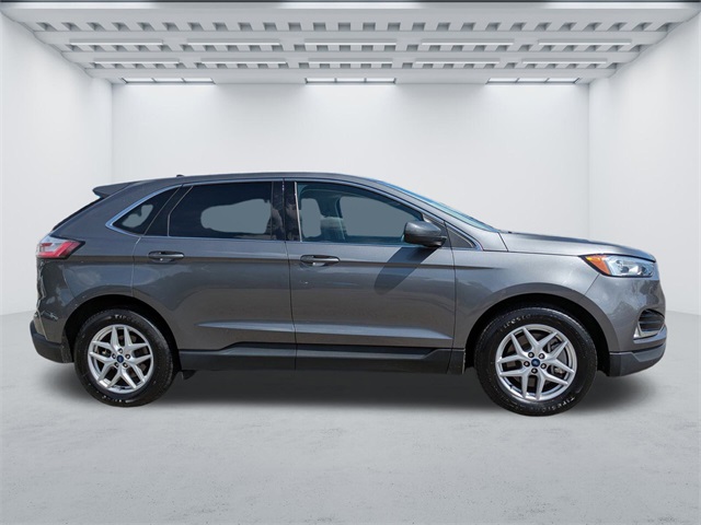 2021 Ford Edge SEL photo 2