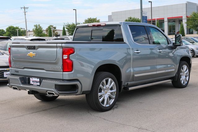 2024 Chevrolet Silverado 1500 High Country photo 3