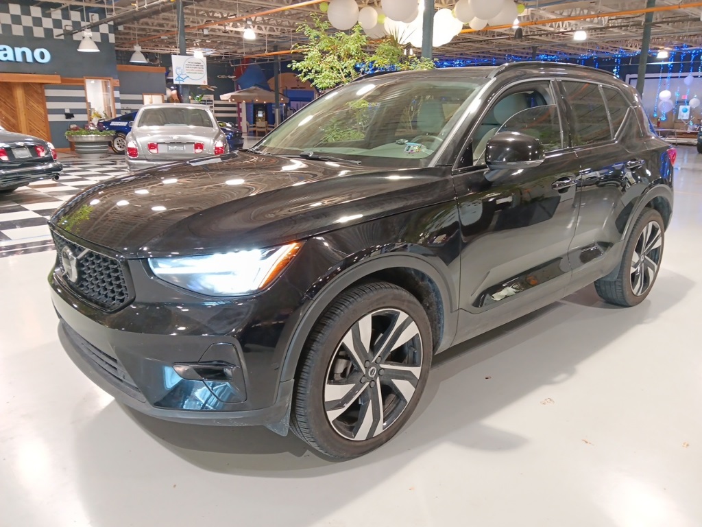 2024 Volvo XC40 Plus's photo