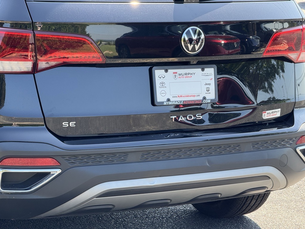 2023 Volkswagen Taos SE photo 3