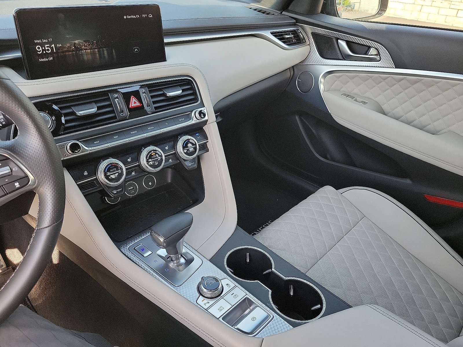 2023 Genesis G70 3.3T Sport Prestige Advanced photo 12