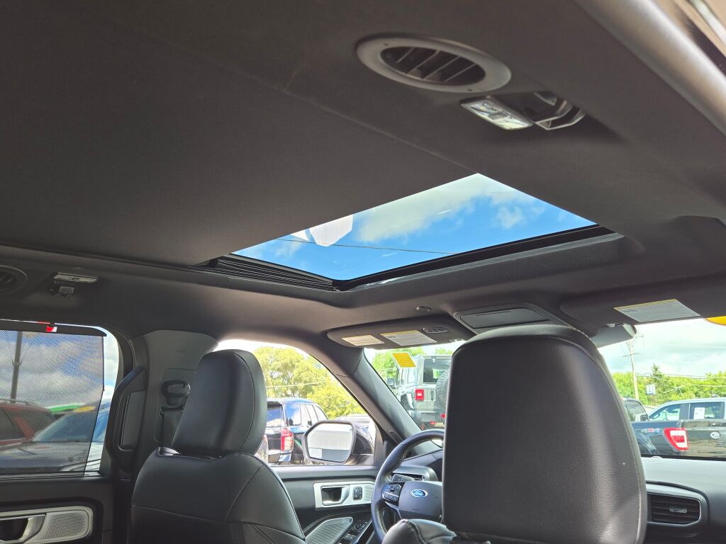 2021 Ford Explorer ST photo 3