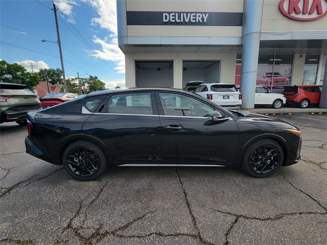 2025 Kia K4 GT-Line Turbo photo 3