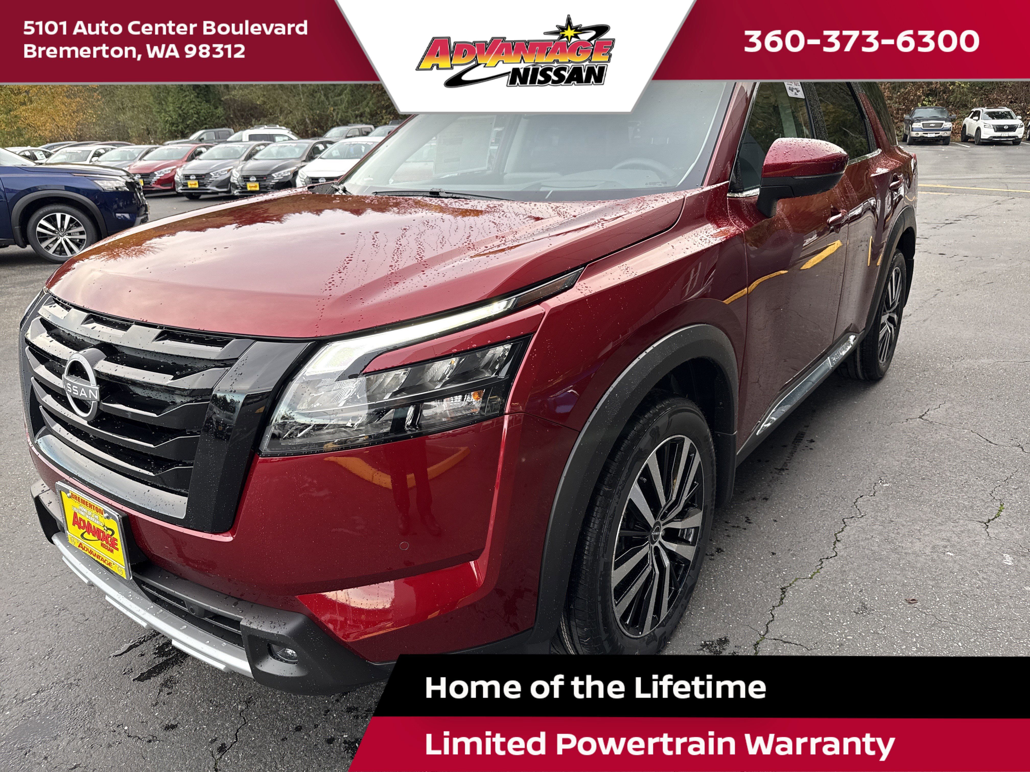 2025 Nissan Pathfinder Platinum's photo