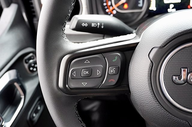 New 2025 Black Clear-Coat Exterior Paint Jeep Rubicon image 40