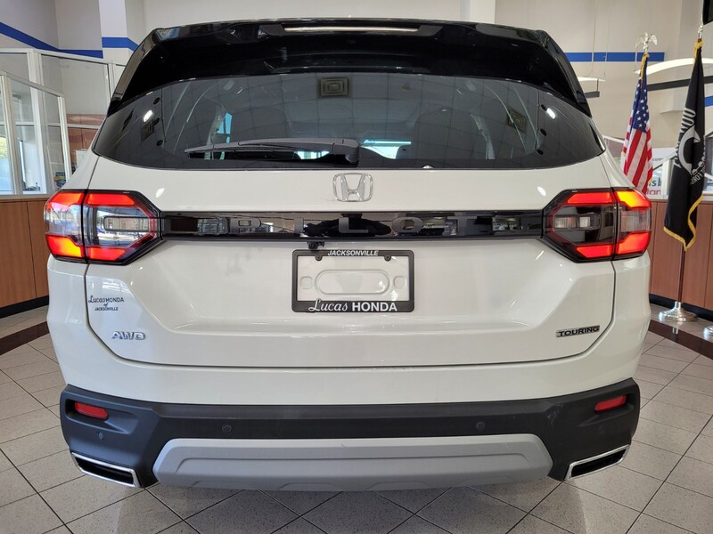 2025 Honda Pilot Touring photo 3