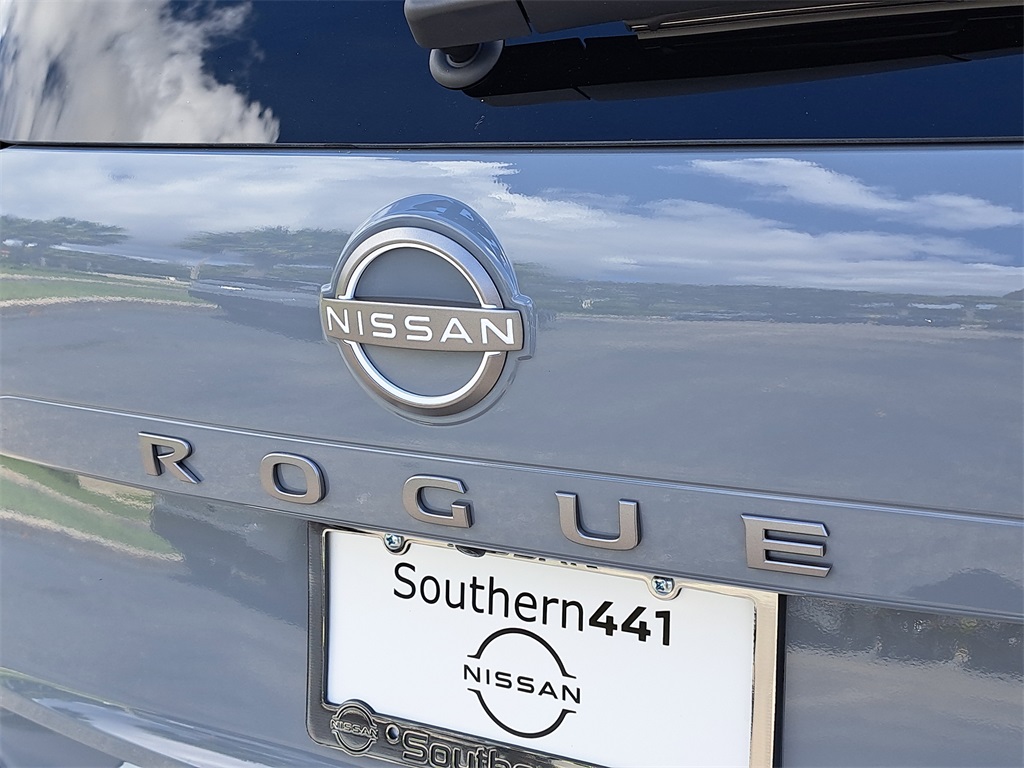 2026 Nissan Rogue SV photo 9