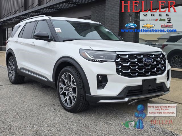 2025 Ford Explorer Platinum's photo