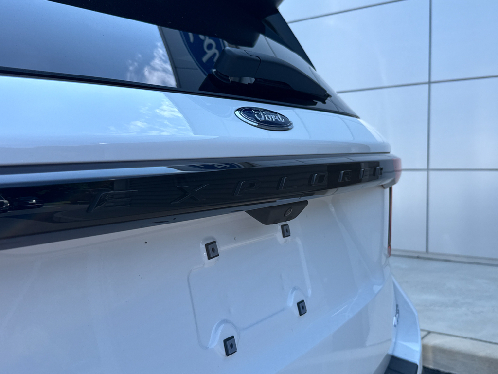 2025 Ford Explorer ST-Line photo 14