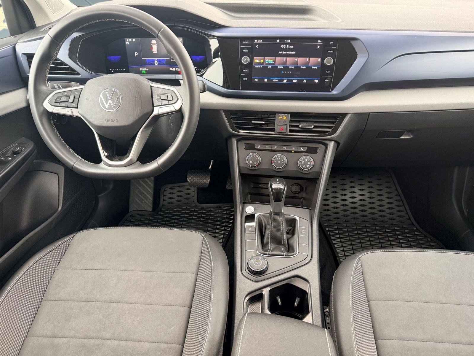 2022 Volkswagen Taos SE photo 3