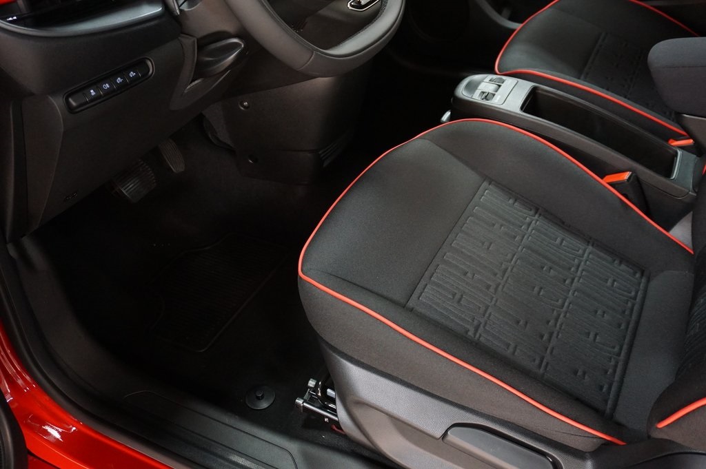 2024 Fiat 500e Red photo 22