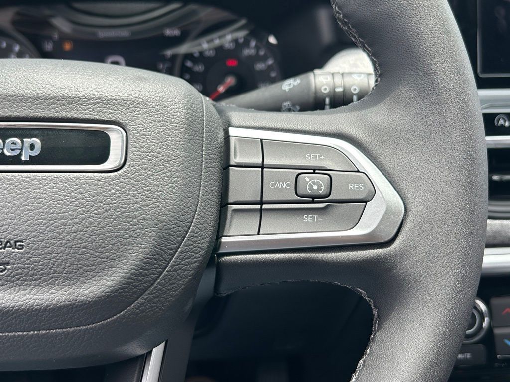 2025 Jeep Compass Latitude photo 39