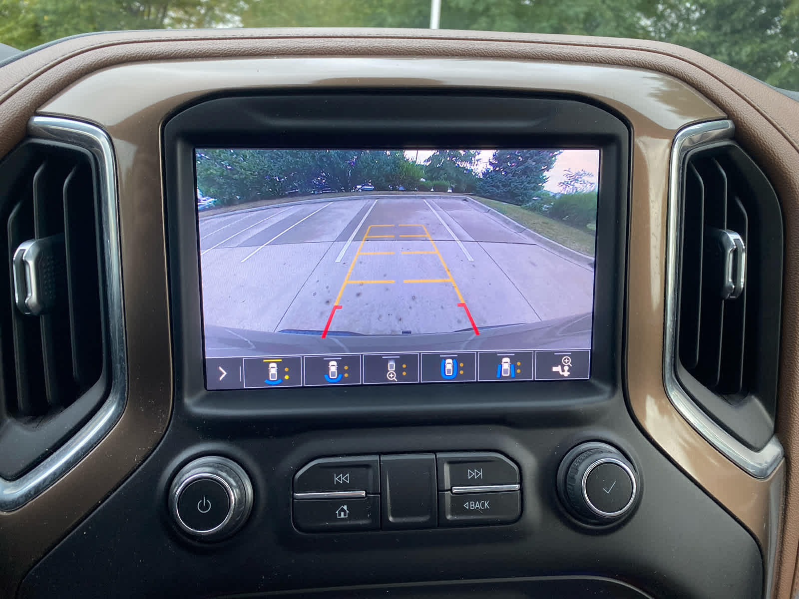 2019 Chevrolet Silverado 1500 High Country photo 17