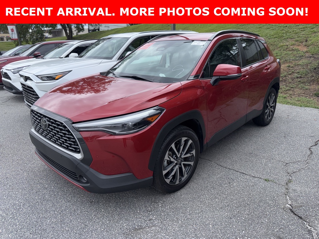 2023 Toyota Corolla Cross XLE photo 2