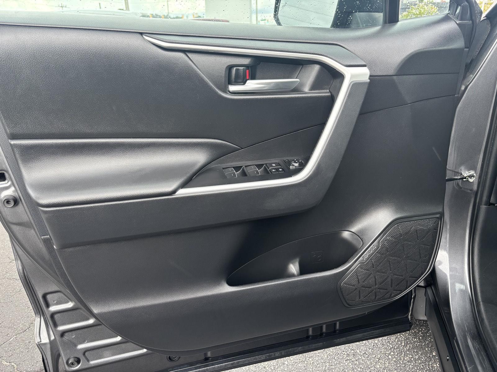 2023 Toyota RAV4 XLE photo 12