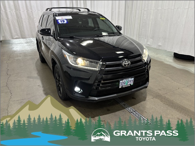 2019 Toyota Highlander SE's photo