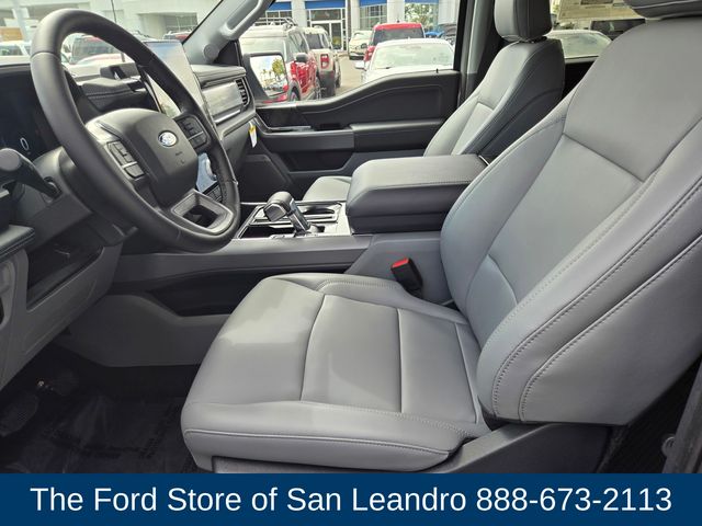 2025 Ford F-150 Lightning photo 16