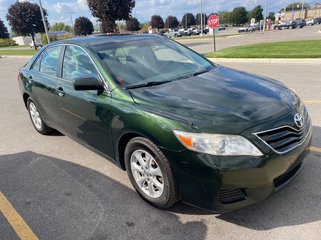 2011 Toyota Camry LE photo 3